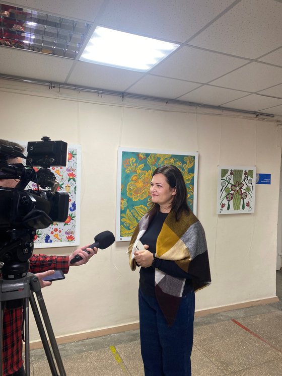 Golden flowers on turquoise