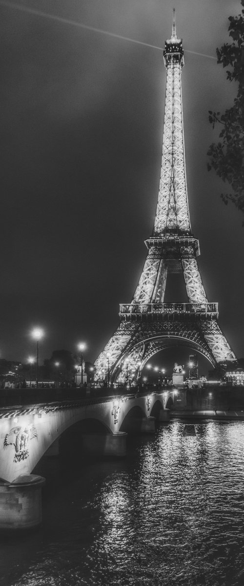 A Night in Paris by Vlad Durniev