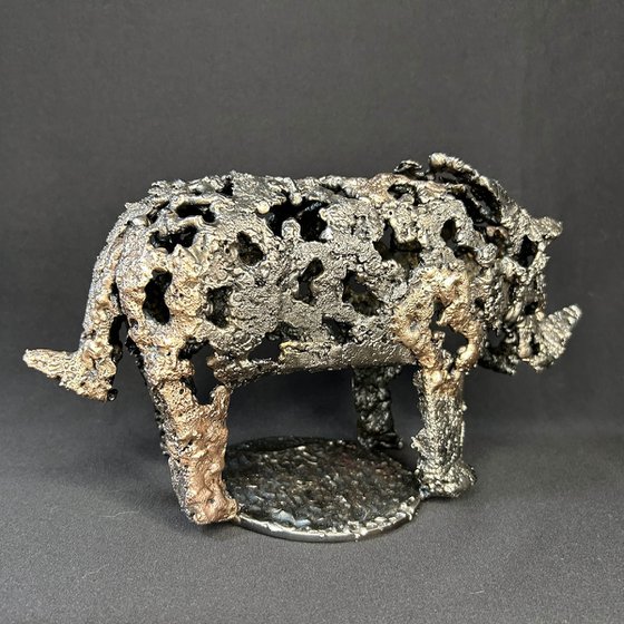 Air and bronze rhinoceros