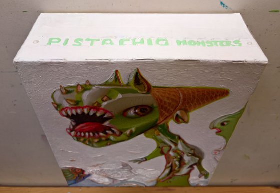 - PISTACHIO MONSTERS - ( 20 x 17 x 6,5 cm )