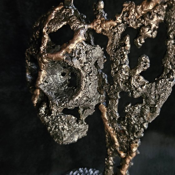 Flame skull 90-23 - Skull on flame metal sculpture