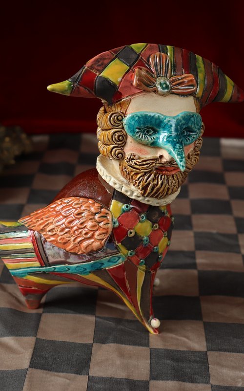 Masked bird 2021. Ceramic sculpture by Elya Yalonetski by Elya Yalonetski