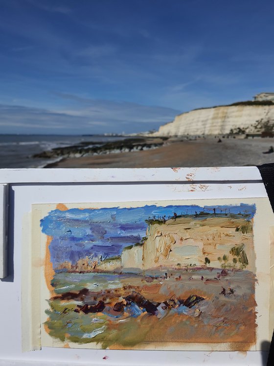 Rottindeang Beach, Cliffs
