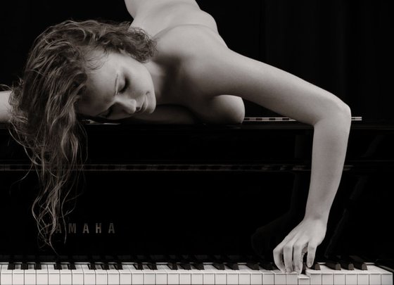 Pianofortenudo - limited edition 2/10 (nude woman)