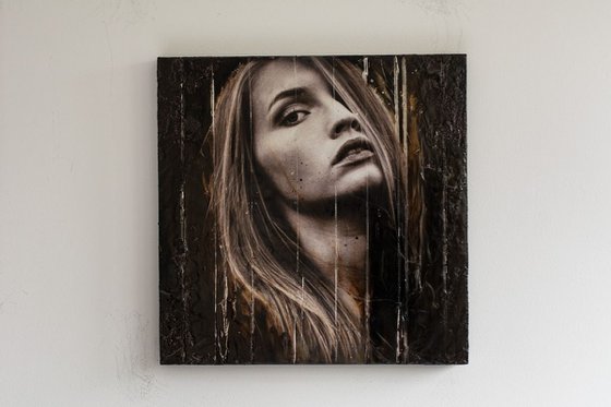 "Close by me" (40x40x3cm) - Unique portrait artwork on wood (abstract, portrait, gouache, original, painting, coffee, acrylic, oil, watercolor, encaustics, beeswax, resin, wood)