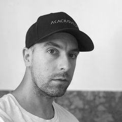 Visit Akacius Vegh shop