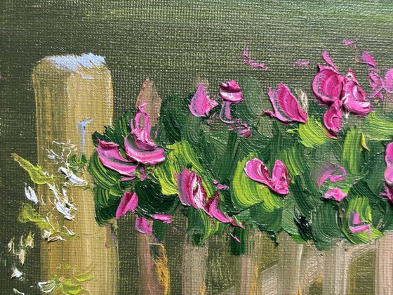 Flowers over de fence