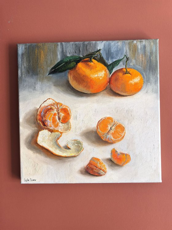Tangerines in glass bowl