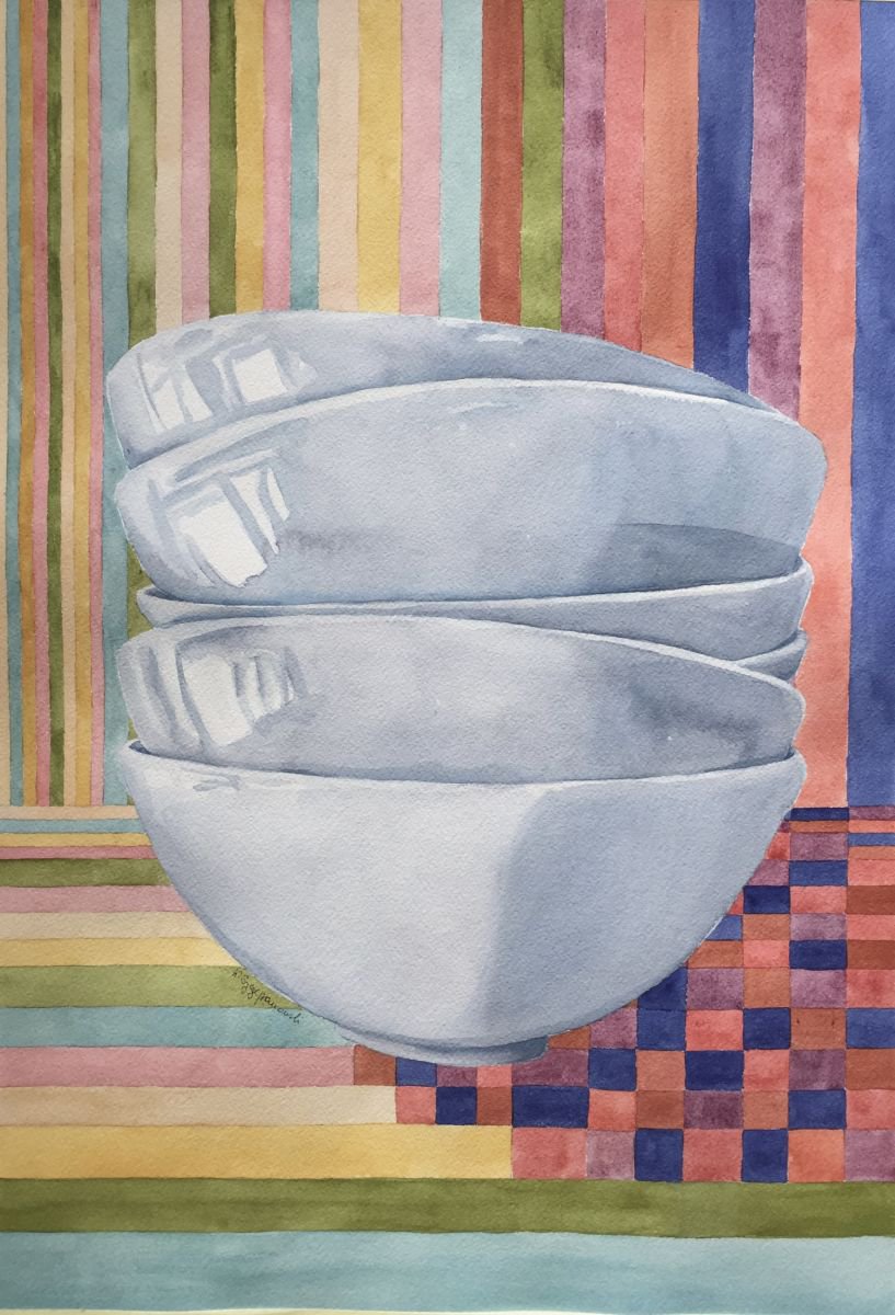 Bowls with geometrical background by Krystyna Szczepanowski