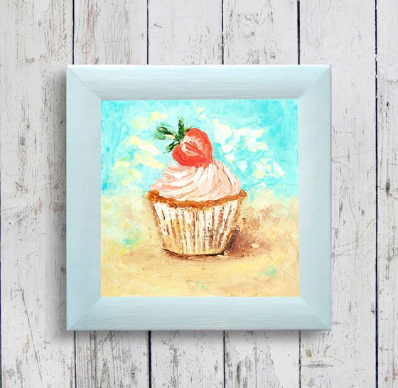 Cupcake with strawberries