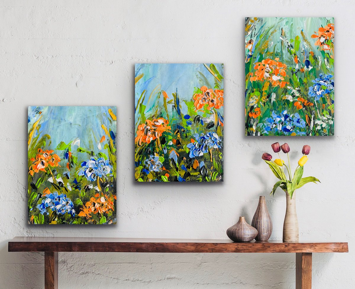 Oranje Blauwe Bloemen in Abstractie - Triptych by Pooja Verma