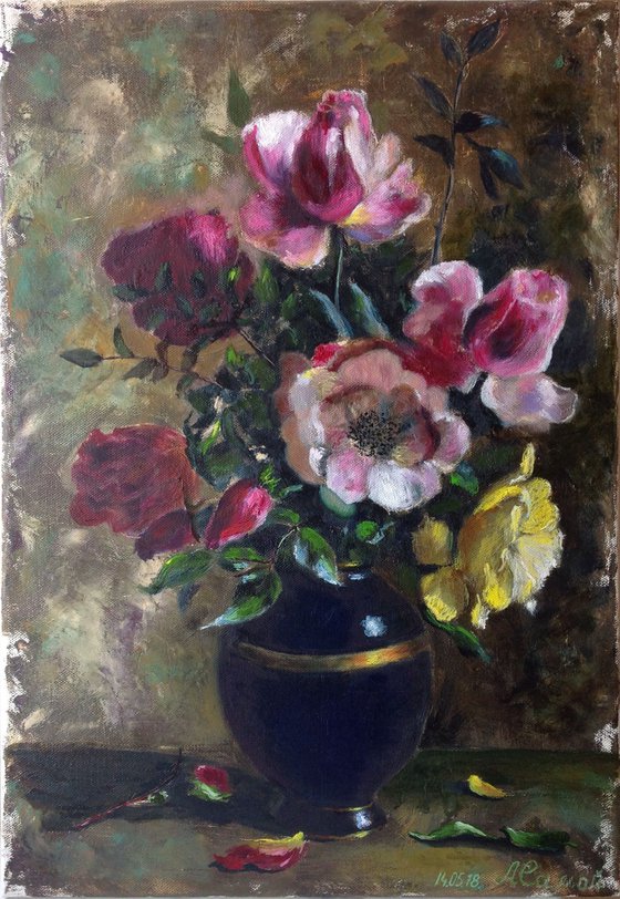 Vase with roses