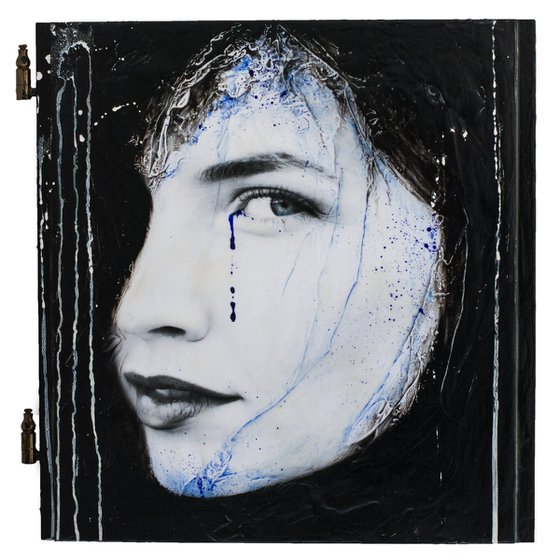 "The blues in your eyes" (artwork on closet door) (45x43x2,5 cm) - Unique portrait on closet door (abstract, figurative, gold, original, resin, beeswax, painting, 3D, closet door, wood)
