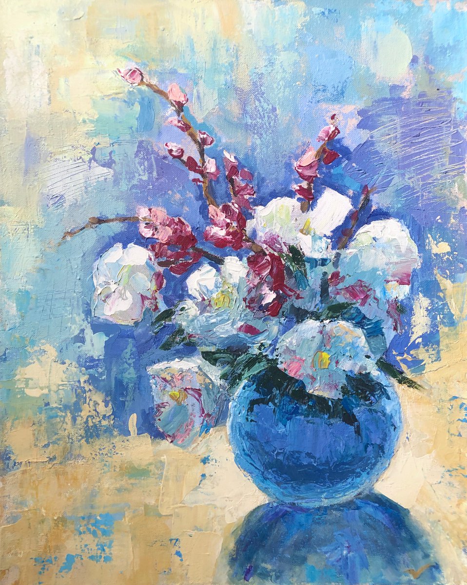 Flowers in vase by Olga Kholodova