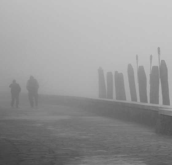 Pescatori nella nebbia