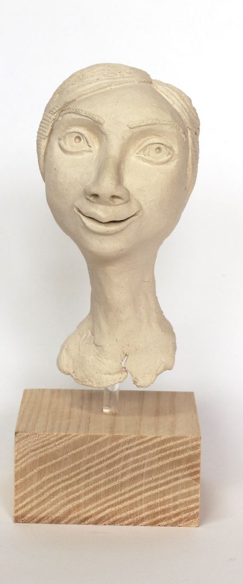 Agnes: ceramic portrait sculpture by Gabrielle Turner