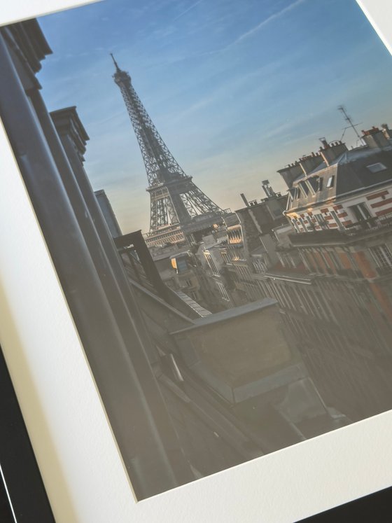 GLIMPSE OF EIFFEL TOWER
