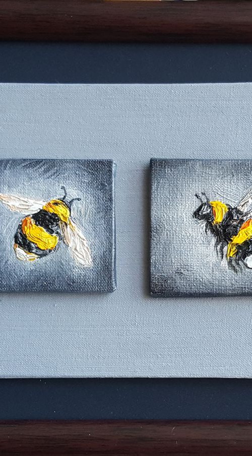 Сouple in flight - Oil painting, life of insect, bumblebee art, canvas painting, impressionism, palette knife by Anastasia Kozorez