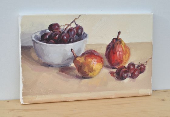 Pears, grapes and white bowl