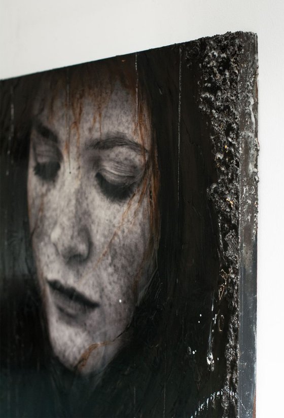 "Ella" (60x60x2,5cm) - Unique portrait artwork on wood (abstract, portrait, gouache, original, painting, coffee, acrylic, oil, watercolor, encaustics, beeswax, resin, wood, fingerpaint)
