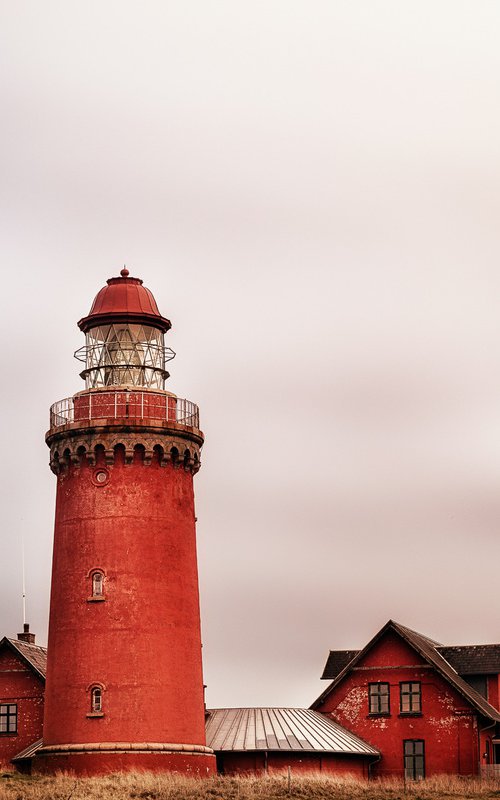 The red lighthouse by Karim Carella