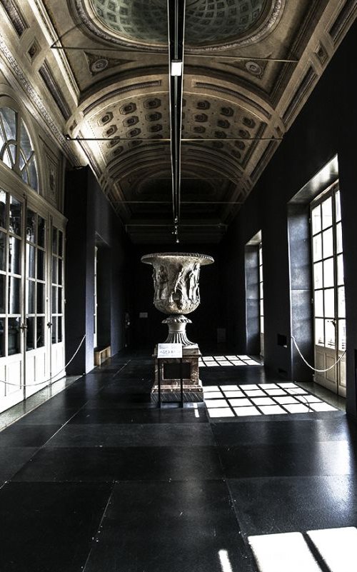 inside of Uffizi by Chiara Vignudelli