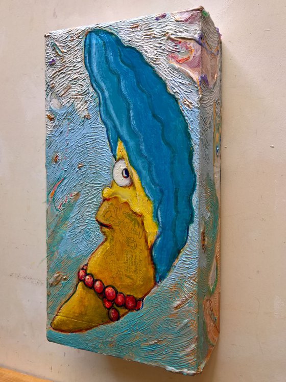 - MARGE MOON - ( 23 x 12 x 6 cm )