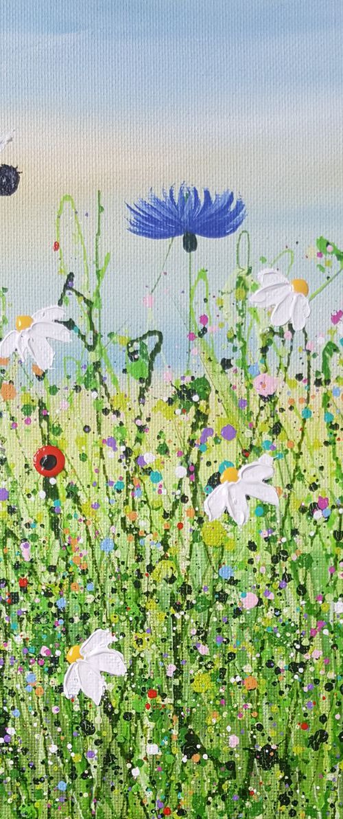 Natures Bee auty by Lucy Moore
