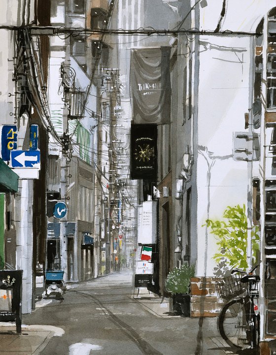 Urban Alleyway and Hanging Signs (都会の路地と吊り看板)