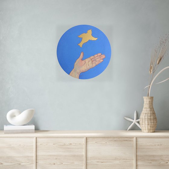 Original oil and golden leaf painting - Round canvas for living room - Hand and bird (2021)