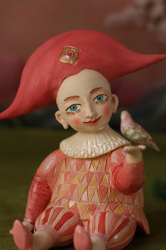 Harlequin with a bird, ceramic sculpture by Elya Yalonetski