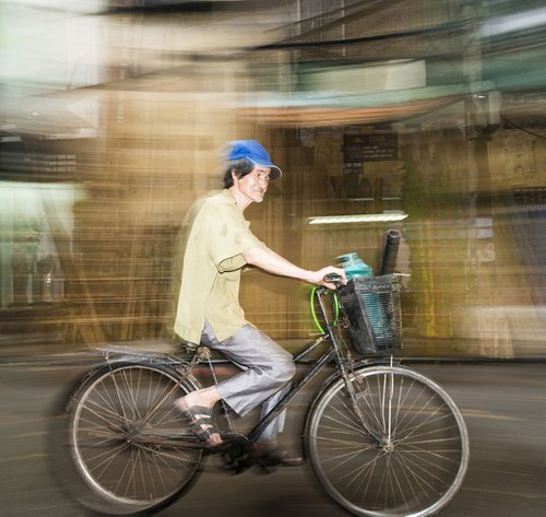 THE HANOI COMMUTE 1. by Andrew Lever