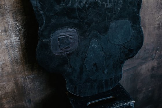Black scull