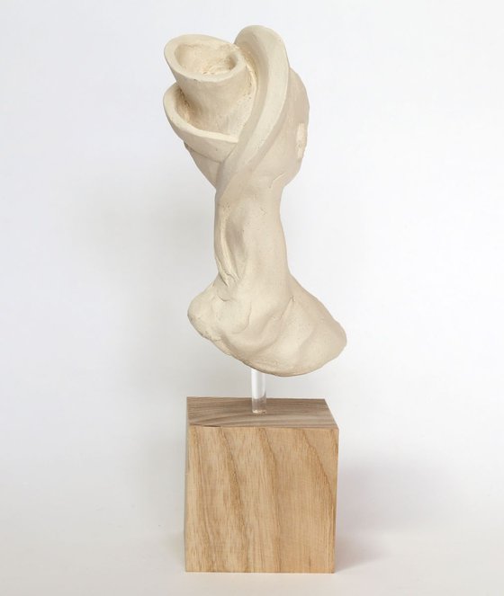 Chi: ceramic portrait sculpture