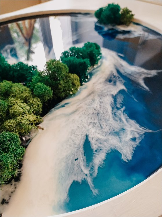 Ocean Round Resin with Moss