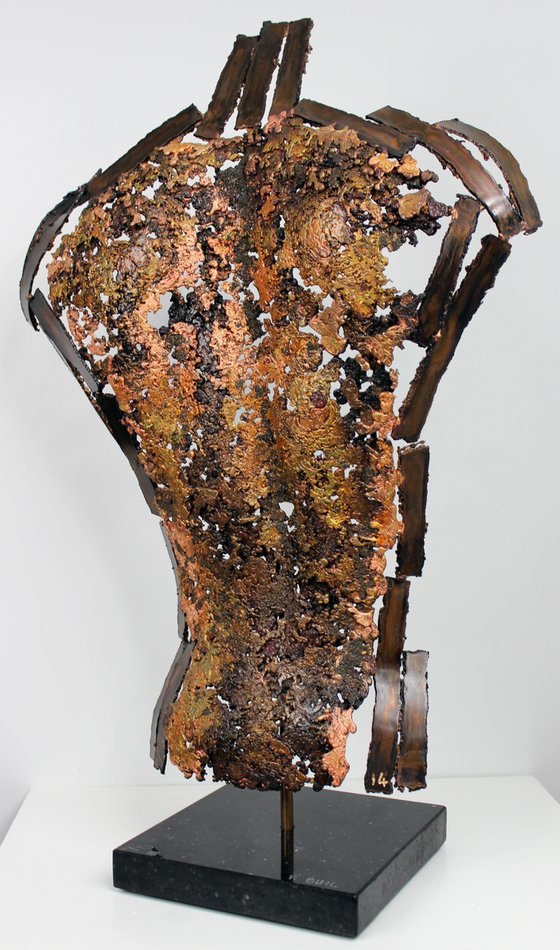 Kouros It's not me - Back bronze sculpture