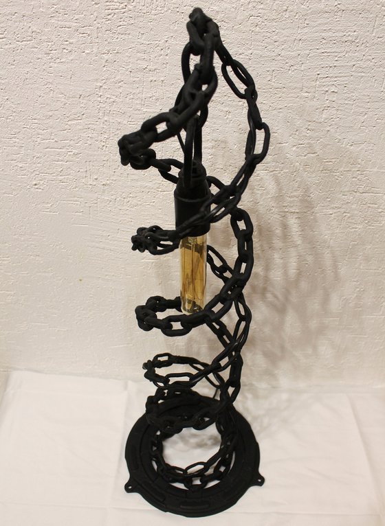 Black chain spiral lamp