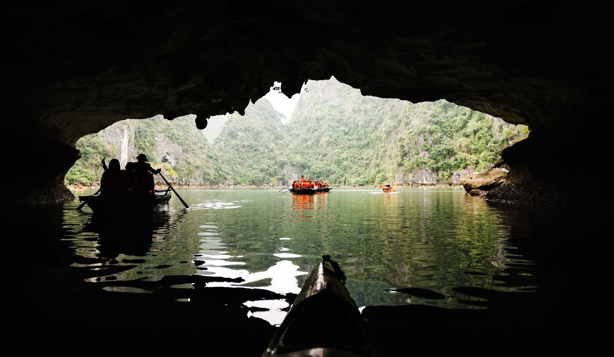 Canoeing in Ha Long Bay (119x73cm) by Tom Hanslien