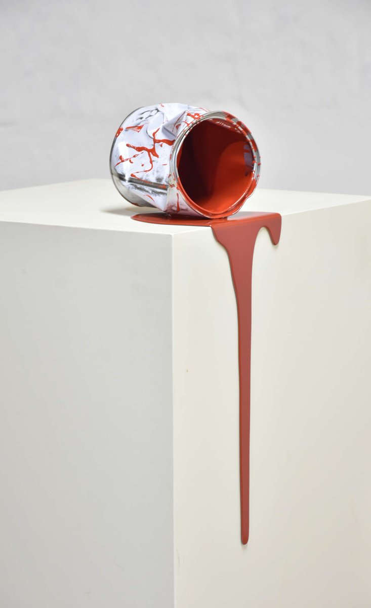 Le vieux pot de peinture rouge by Yannick Bouillault