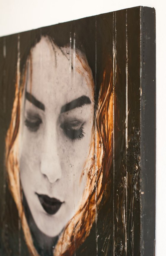"Reign" (50x50x3cm) - Unique portrait artwork on wood (abstract, portrait, gouache, original, painting, coffee, debris, acrylic, oil, watercolor, encaustics, beeswax, resin, wood)
