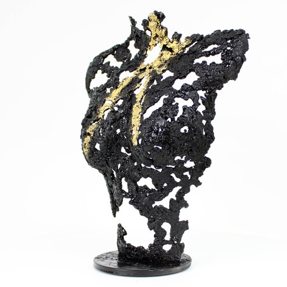 Pavarti Lightening- Woman bust sculpture in metal, lace steel and gold