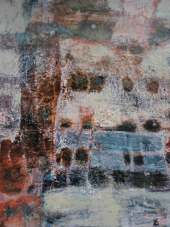 Mirages of a Lost City