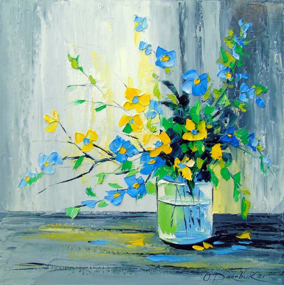 Bouquet of blue and yellow flowers