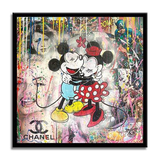 Mickey Hug Paris