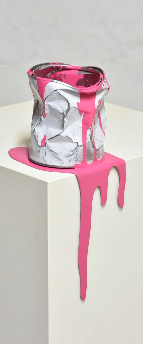 Le vieux pot de peinture rose by Yannick Bouillault