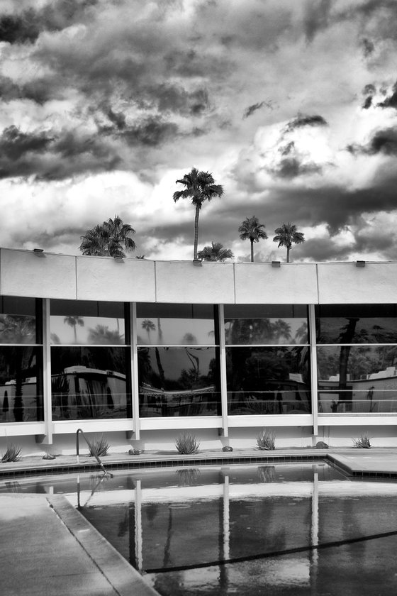 POOL STORM NOIR