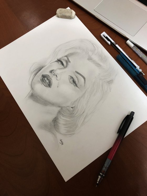 marilyn monroe pen drawing