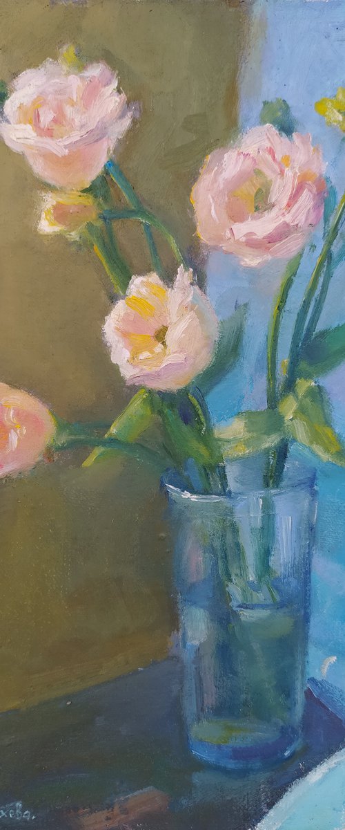 Roses in a vase by Valentina Andrukhova