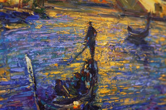 Rialto Bridge. Venice evening