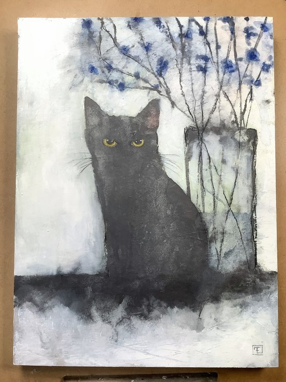 CHAT NOIR ET FLEURS BLEUS